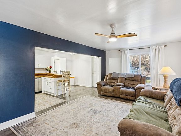 4th image of 1099 Henley Rd