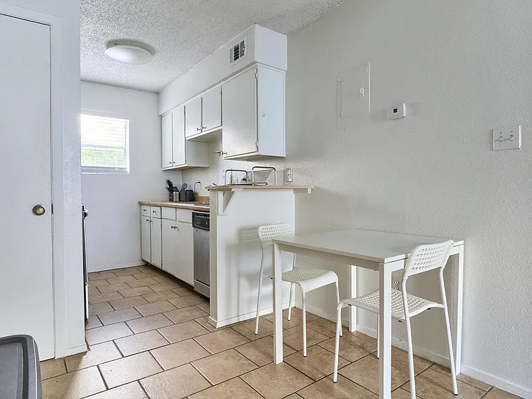 Peppertree Apartments — Photo 22