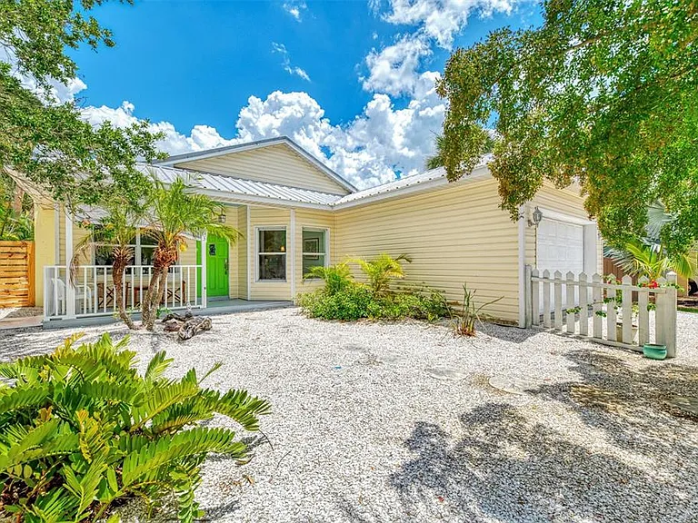 5253 Avenida Del Mare — Photo 1