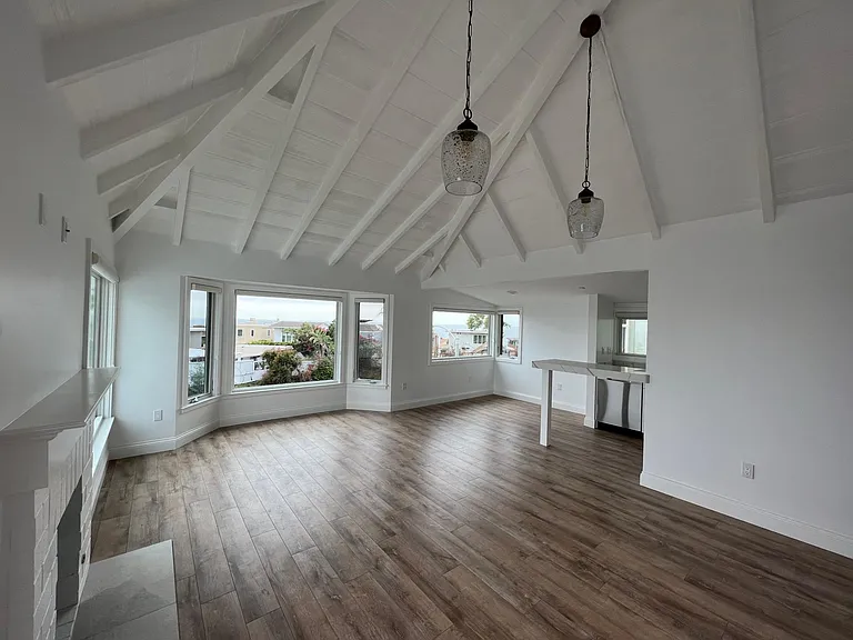 2742 S Coast Hwy — Photo 8