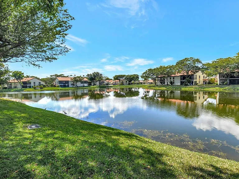 10663 Ocean Palm Way #101 — Photo 29