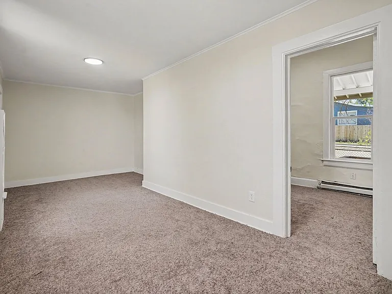 703 N Meade St — Photo 4