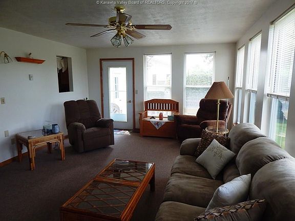 4th image of 1212 Woodcrest Dr