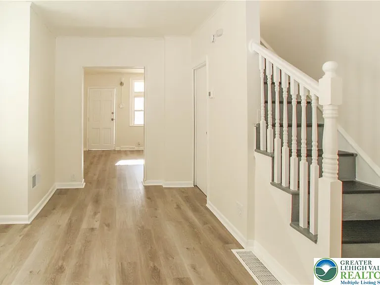 330 Walnut St — Photo 6