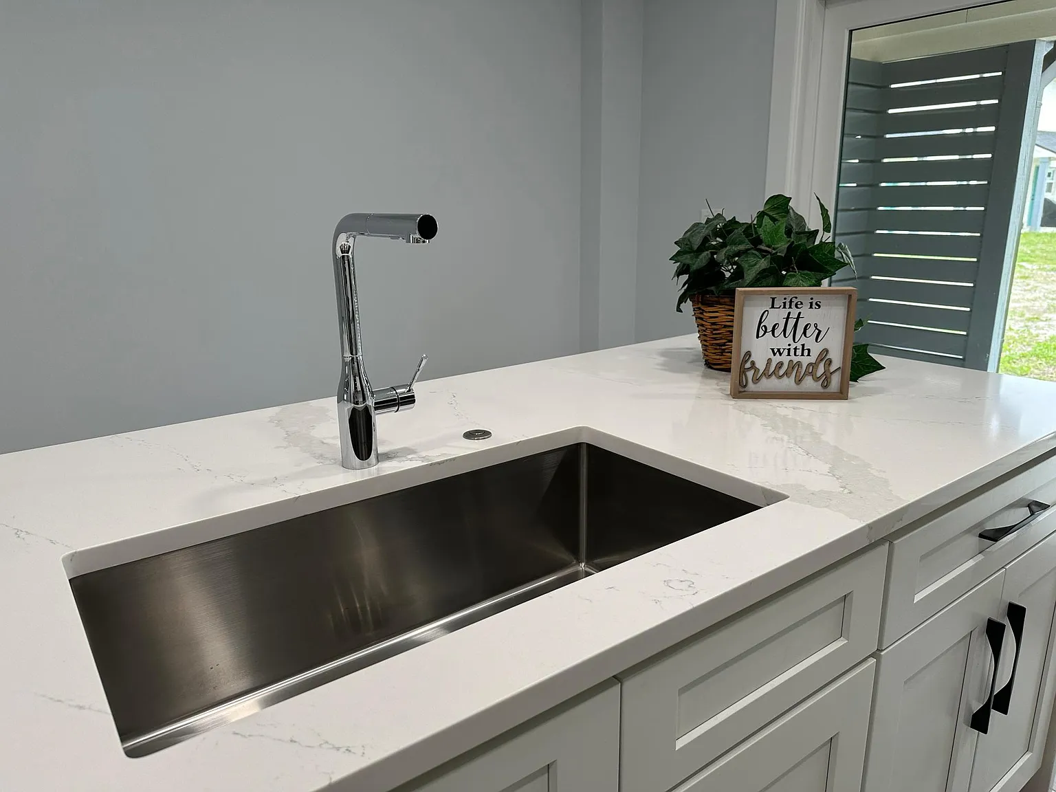 2 bed, 1.5 bath, 1000 sqft, $2,449 — Photo 2