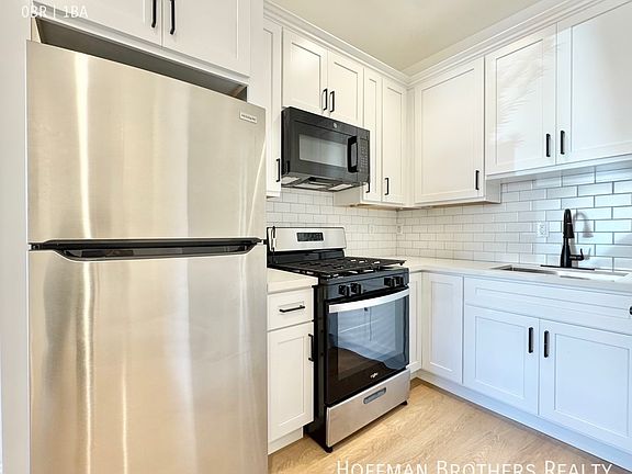 3rd image of 5840 Willoughby Ave #9A