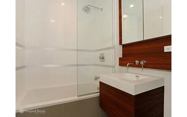 Rented by Douglas Elliman | media 14