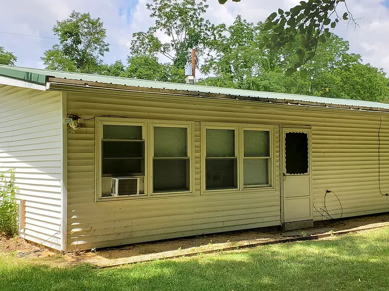 209 Woods Edge Ln — Photo 2