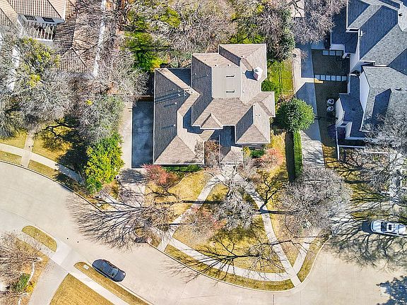 3rd image of 6608 Shady Creek Cir