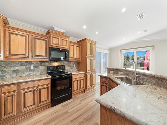 3rd image of 232 Waterbury Ct