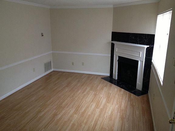 3rd image of 116 Bentley Pkwy