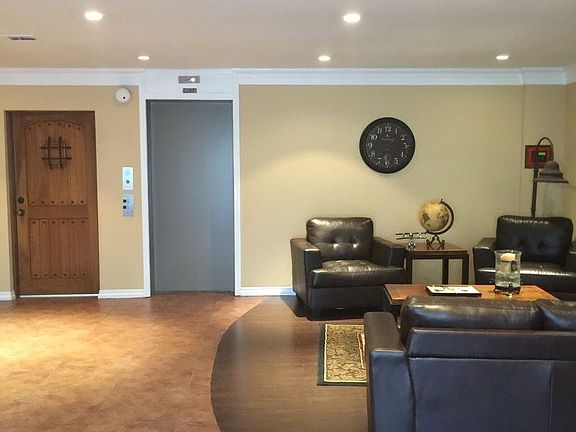 2nd image of 10926 Bluffside Dr Unit 32
