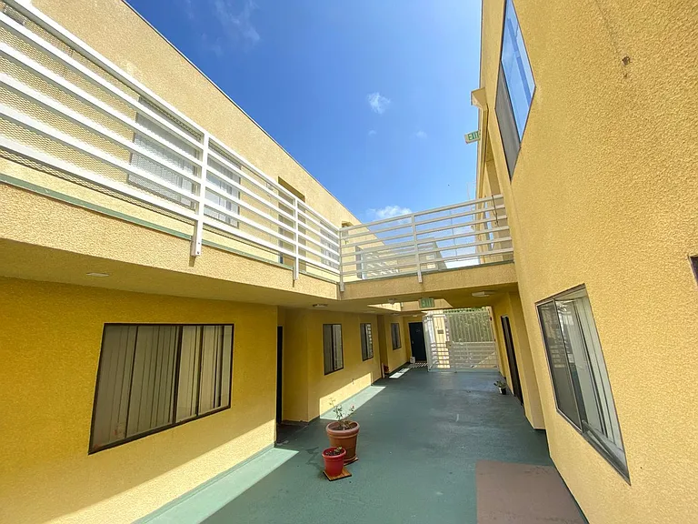 2724 Abbot Kinney Blvd. — Photo 14