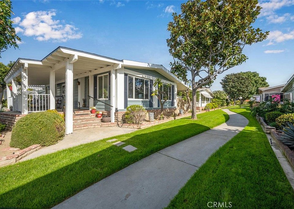 1st image of 210 Silverlake Dr