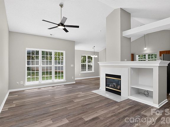2nd image of 1048 Sandy Point Dr SW