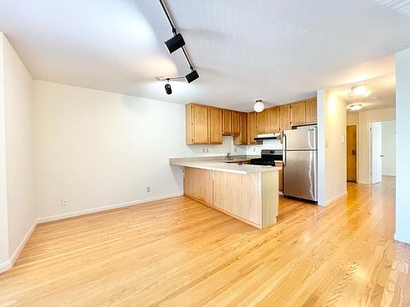 5th image of 3227 16th St APT 4