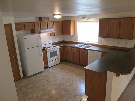 3rd image of 907 Marlin Pl