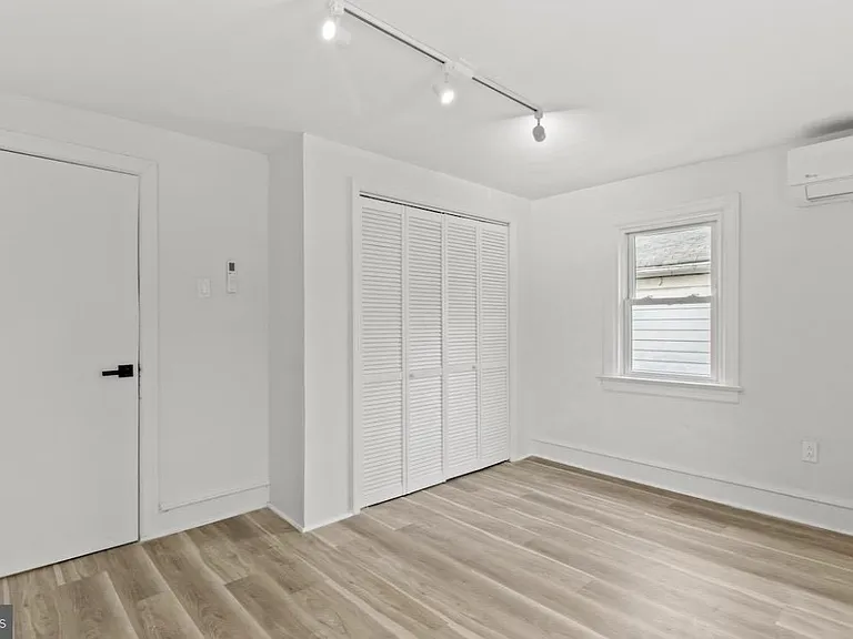 715 E Haverford Rd — Photo 9
