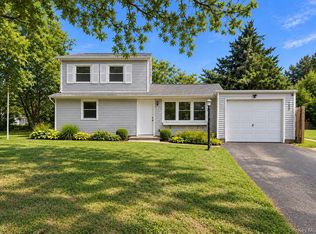 1065 Udall Rd, Bay Shore, NY 11706