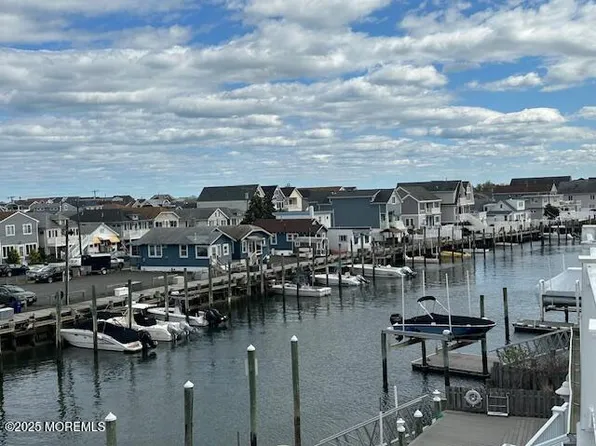 100 Riverside Pl APT 5, Point Pleasant Beach, NJ 08742