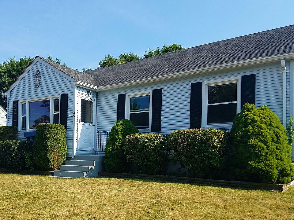 Mature, well-maintained yard