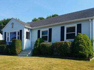 35 Belleview Ave, Tiverton, RI 02878