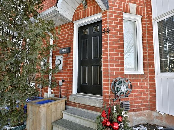 3rd image of 44 Glenashton Dr