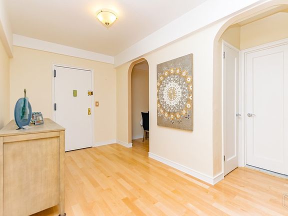 2nd image of 420 W 206th St APT 6M