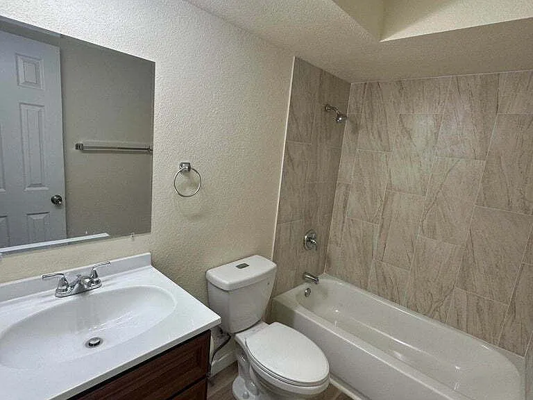 565 Jackson Ave #A — Photo 9