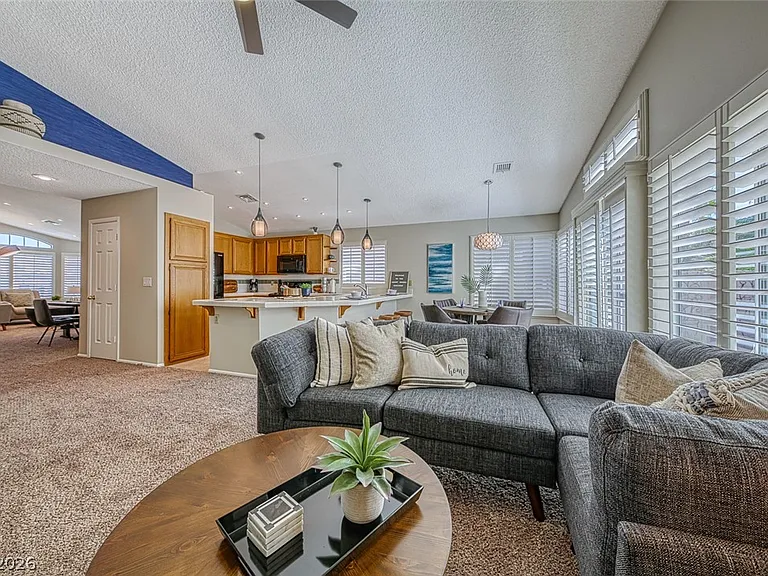 8421 Honeywood Cir — Photo 2