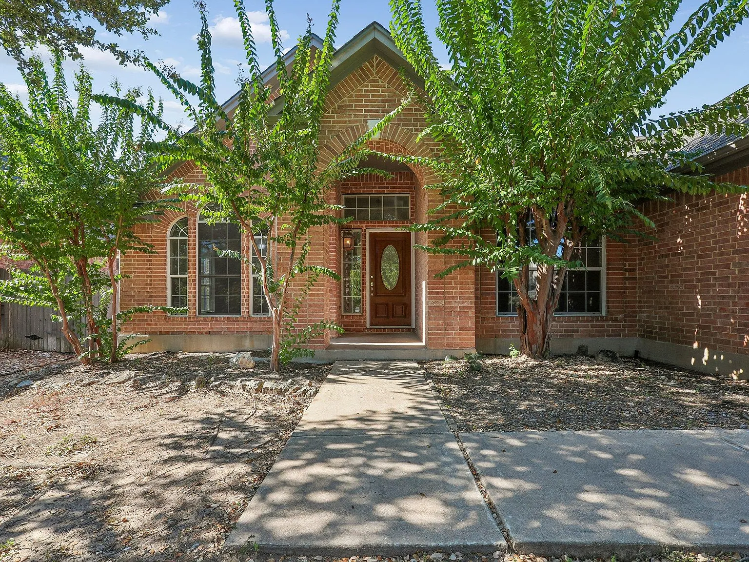 4 bed, 2.5 bath, 2453 sqft, $2,400 — Photo 1
