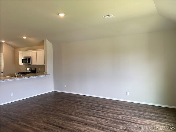 3rd image of 16432 S 85th Ave E