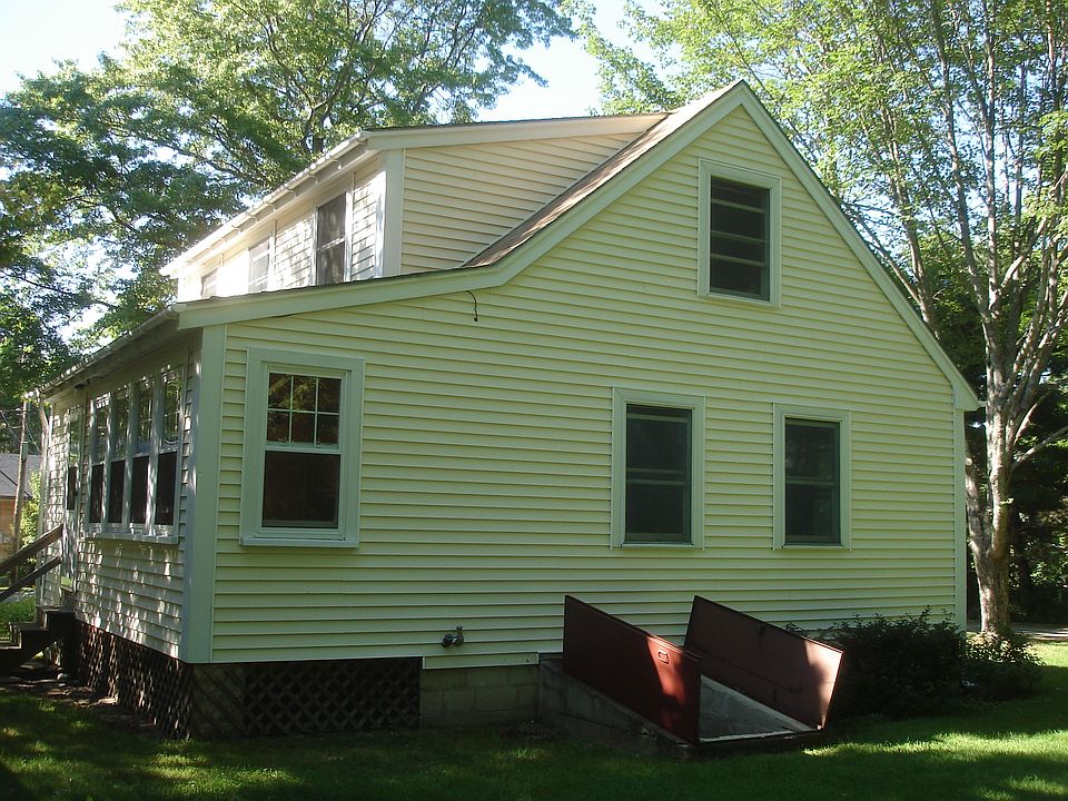 2nd image of 8 Middle St