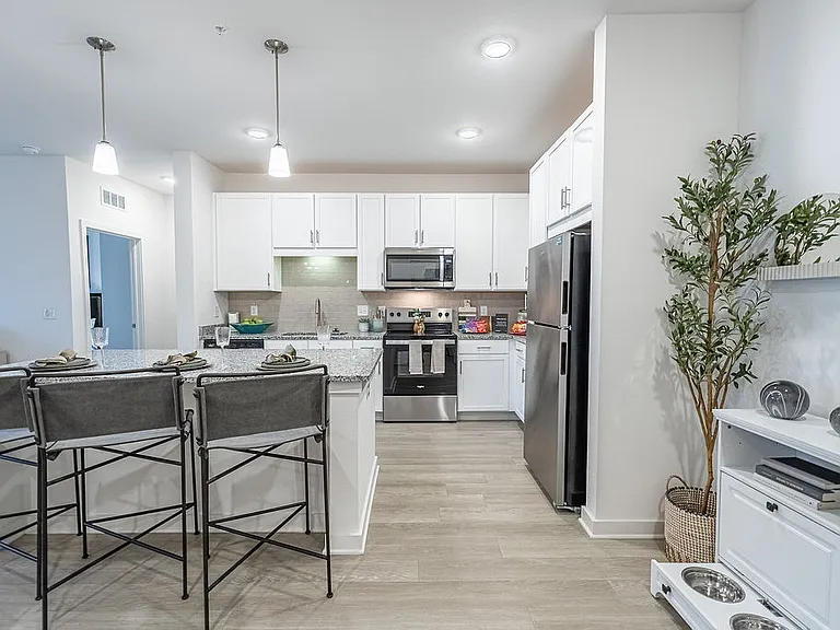 Avion Apartments — Photo 11