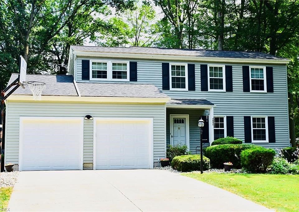 This 4 bedroom 1900 sq. ft. home has a great layout with all the right spaces!