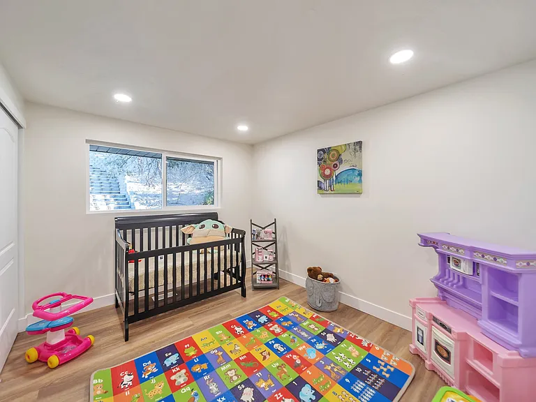 552 Chelsea Dr — Photo 21