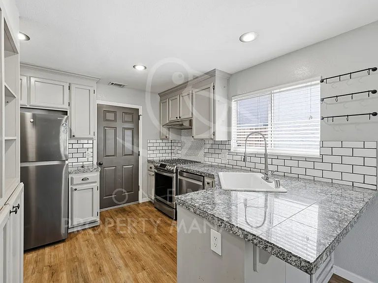 2545 Muirfield Dr — Photo 9
