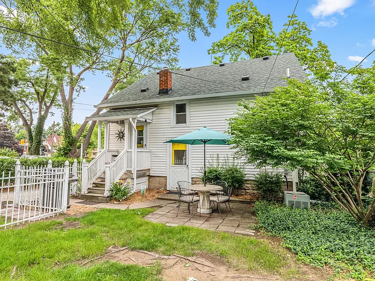 211 Catalpa Dr — Photo 49