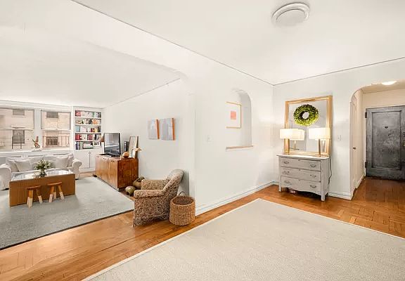 3rd image of 161 E 91st St APT 3C