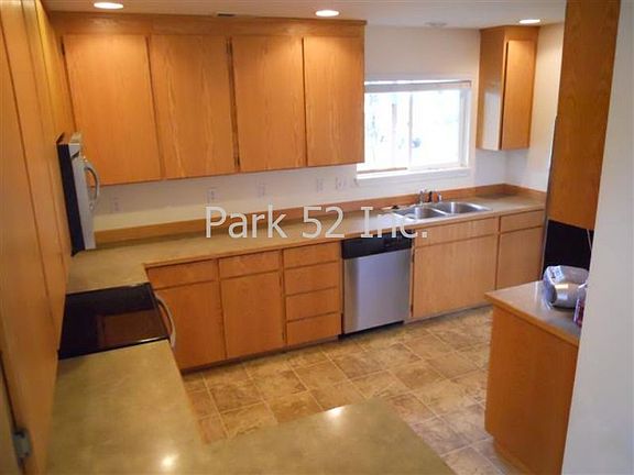 2nd image of 2943 38th Ave NE