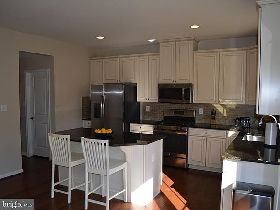 2nd image of 128 Cabbage White Dr