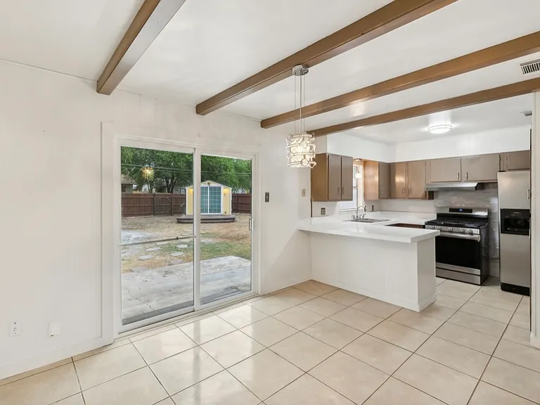 4311 Sun Gate St — Photo 4