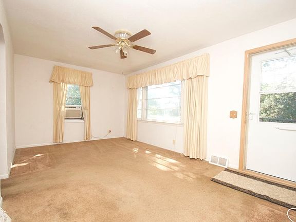5th image of 9915 Cottonwood St NW