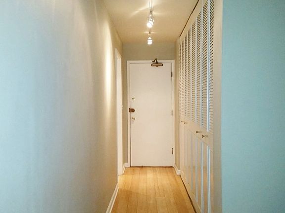 4th image of 420 W Aldine Ave APT 229