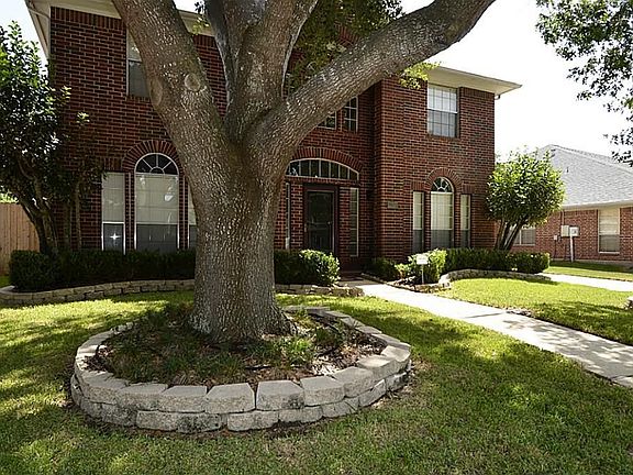 The home has wonderful landscaping with stone accents creating great curb appeal.