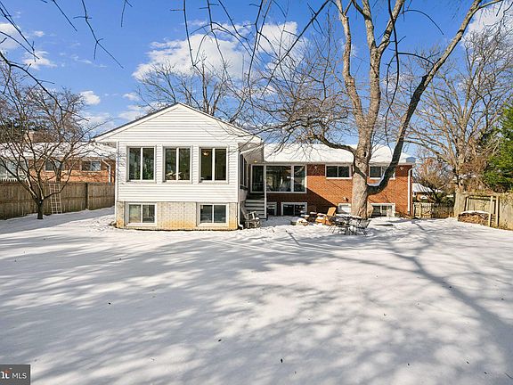 3rd image of 6040 Avon Dr