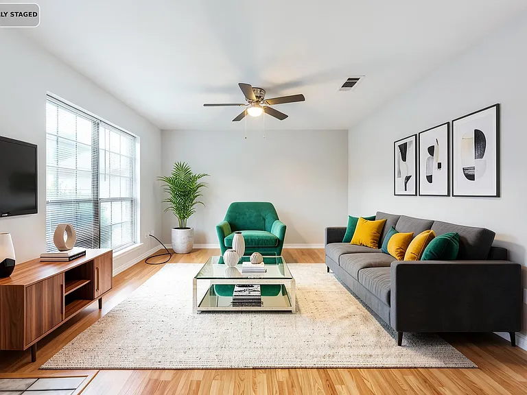 609 Houston St — Photo 2