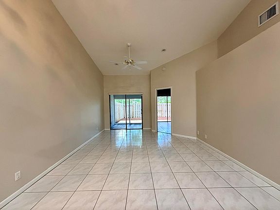 5th image of 11137 NW 38th Place
