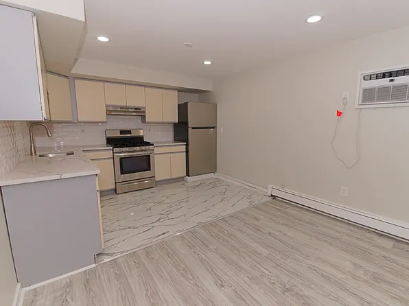 380 Undercliff Avenue image 9 of 10