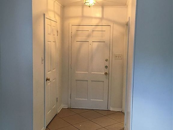3rd image of 1320 Longfellow Dr